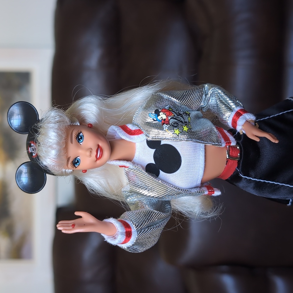 1996 Walt Disney World 25th Anniversary Special Edition Barbie.